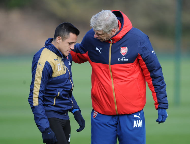 Arsenal Takım Antremanı Arsene Wenger Alexis Sanchez ile konuşurken