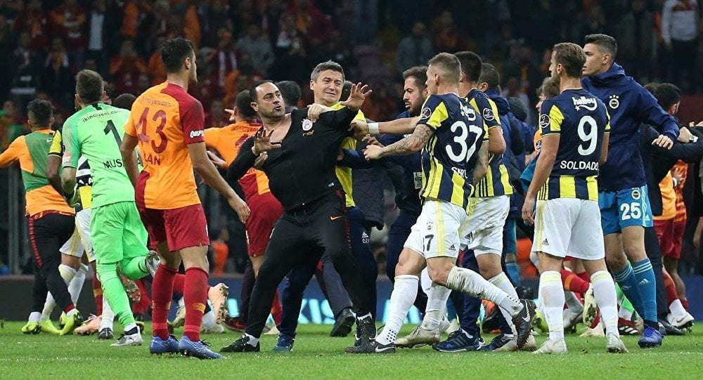 12 Galatasaraylı, 4 Fenerbahçeli PFDK'da