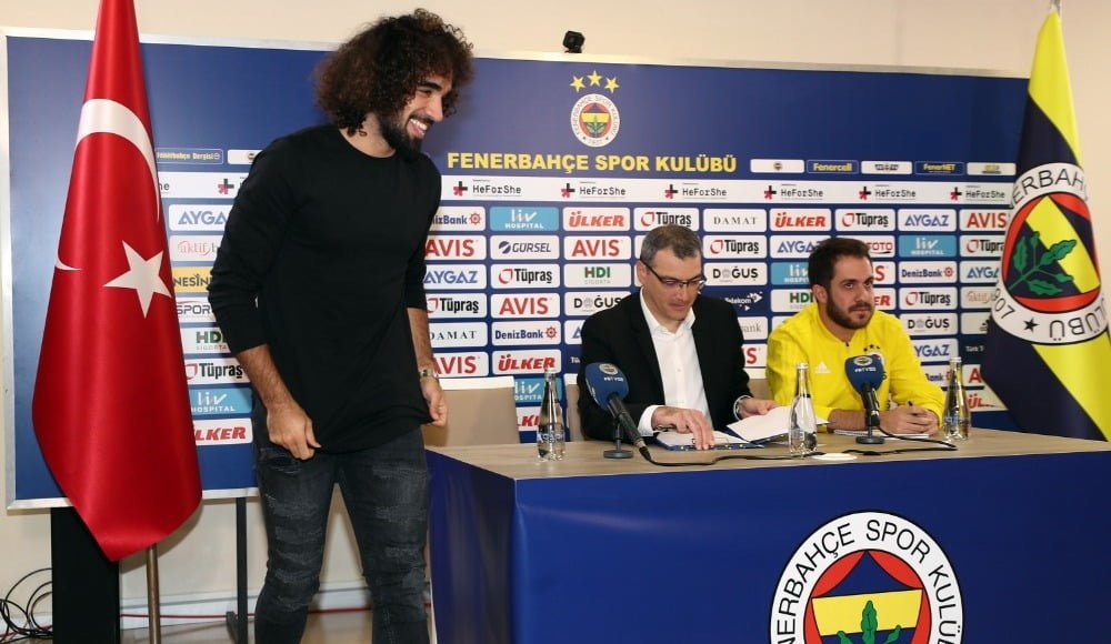 Fenerbahçe imza töreni neşeli geçti