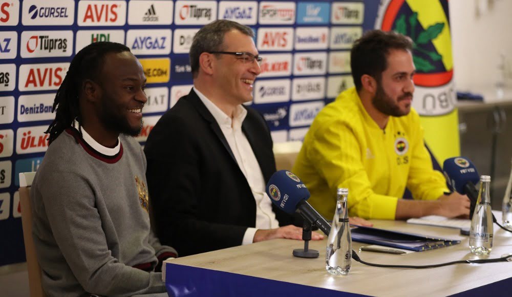 Moses Fenerbahçe imza töreninde kahkaha attı