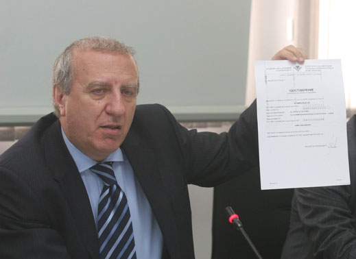 Aleksandar Tomov Türkiye'de kulüpleri o zaman neden alıyorsunuz dedi ve Türkiye'de ki kulüplerin borçlarının 10 misli olduğunu örnekledi