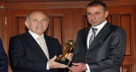 abdullah avci dan ilk icraat belediyeye ziyaret oldu futbolistan
