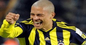 alex in heykeli dikildi futbolistan