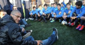 Alex'ten Alt Yapıya Ziyaret Futbolistan alex ten alt yapiya ziyaret futbolistan