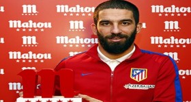 Arda Turan'a ayın ''Beş yıldızlı futbolcusu'' ödülü