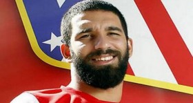 arda-turan-atletico-madrid-ile-sozlesmesini-2017-ye-kadar-uzatti-futbolistan