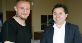 Aydın Karabulut'tan Bursaspor'a imza!.. 2 aydin-karabulut-tan-bursaspor-a-imza-futbolistan