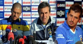 aykut kocaman emre alex basin toplantisi1 futbolistan1