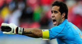 barcelona-silili-kaleci-claudio-bravo-yu-renklerine-bagladi-futbolistan