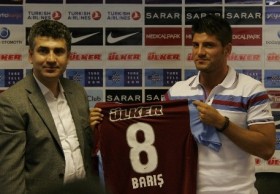 baris ozbek trabzonsporla sozlesme imzaladi futbolistan e1307634251493