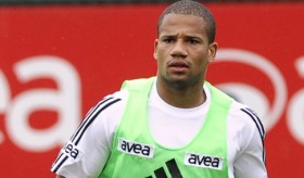 bebe 6 ay sahalardan uzak kalacak futbolistan e1312975942447