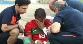 bebe yi manu tedavi ettirecek futbolistan e1313069720705