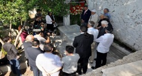 Beşiktaş'ın unutulmaz ismi Şeref Bey kabri başında anıldı!.. 2 besiktas-in-unutulmaz-ismi-seref-bey-kabri-basinda-anildi-futbolistan