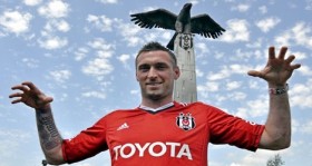 besiktas kaleci mc gregor ile 2 yillik resmi sozlesme imzaladi futbolistan