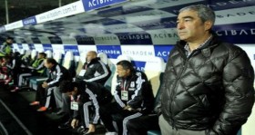 besiktas-li-taraftarlardan-samet-aybaba-ya-istifa-cagrisi-futbolistan