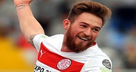 besiktas-omer-sismanoglu-nu-renklerine-bagladi-futbolistan