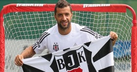 besiktas simao ile yollarini ayiriyor futbolistan