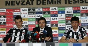 besiktas-tan-gokhan-suzen-ve-sinan-kurumus-icin-imza-toreni-futbolistan