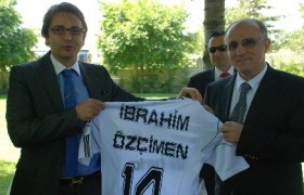 bolu valisi ibrahim ozcimen mete duren futbolistan e1308837221363