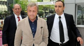 bursaspor baskani ibrahim yazici teslim oldu futbolistan e1308319502382
