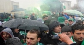 bursaspor taraftari demiroren i uefa ya sikayet etti futbolistan