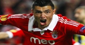 cardozo-benfica-ile-kopruleri-atti-futbolistan