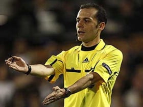cuneyt cakir futbolistan