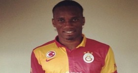 didier-drogba-galatasaray-formasiyla-poz-verdi-futbolistan