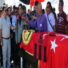 ediz bahtiyaroglu vefat etti1 futbolistan