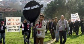 elazigspor-lu-taraftarlardan-tff-ye-protesto-futbolistan