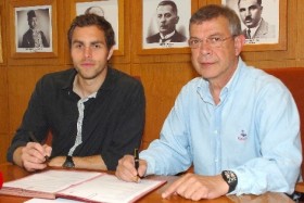 elmander resmen galatasarayda futbolistan e1306760147119