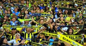 emniyet-ten-onbir-fenerbahce-li-kadin-taraftara-men-cezasi-futbolistan