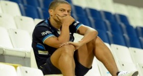 fenerbahce de alex de souza kadro disi birakildi futbolistan