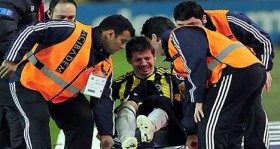 Fenerbahçe'de şok; Emre Belözoğlu 3 hafta sahalardan uzak kalacak!.. 2 fenerbahce-de-sok-emre-belozoglu-uc-hafta-sahalardan-uzak-kalacak-futbolistan