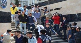 fenerbahce galatasaray derbisinde olay cikartan taraftarlar adliyeye sevk edildi futbolistan