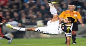 fenerbahce li bekir uefa yildizlari arasinda futbolistan