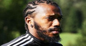 fenerbahce li taraftarlardan fernandes e yumruk futbolistan