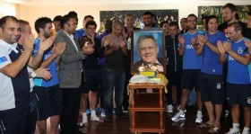 fenerbahceli futbolculardan aziz yildirim a dogum gunu kutlamasi futbolistan