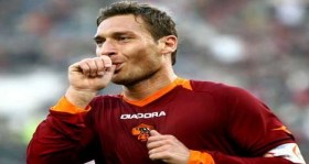 francesco totti serie a da attigi 217 golle tarihe gecti futbolistan