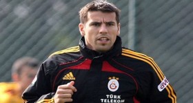 galatasaray da sok baros un burnu kirildi futbolistan