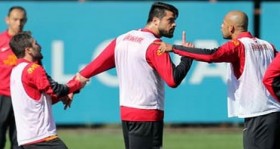 Galatasaray idmanında olay; Gökhan Zan ile Melo kavga etti!.. 2 galatasaray-idmaninda-olay-gokhan-zan-ile-melo-kapisti-futbolistan