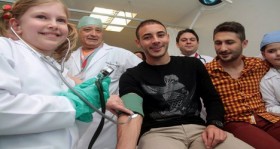 galatasaray-li-futbolcular-cocuklar-icin-hasta-oldu-futbolistan