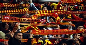 Galatasaray Taraftarından Ünal Aysal ve Yönetime Tepki Futbolistan galatasaray taraftarindan unal aysal ve yonetime tepki futbolistan