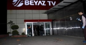 galatasaray-taraftarlari-beyaz-tv-yi-basti-futbolistan