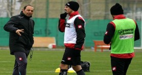 Gençlerbirliği'nde Olay Onur Yardımcı Hocaya Küfür Etti Futbolistan genclerbirligi nde olay onur yardimci hocaya kufur etti futbolistan