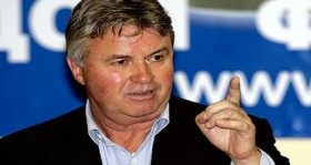 guus hiddink anzhi nin basina geciyor futbolistan