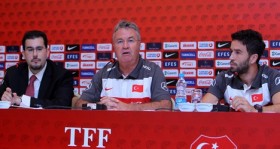 guus hiddink basin toplantisi futbolistan2