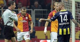 halis ozkahya meireles bana gay isareti yapti futbolistan