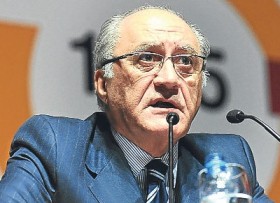 hayri kozak galatasaray divan kurulu uyesi futbolistan e1305291311467
