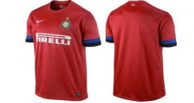 inter taraftari ayaklandi futbolistan